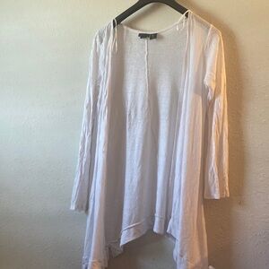 Women’s size medium Tahari, 100% linen open cardigan, white T27